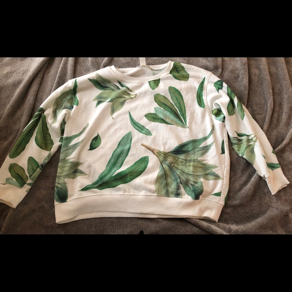 Green and white leaf print sweatshirt. Size XL